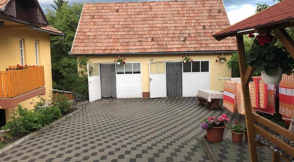 Balázs Vendégház Lupeni  Extérieur photo