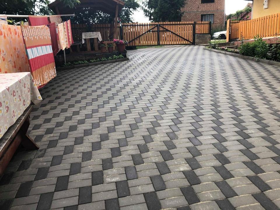 Balázs Vendégház Lupeni  Extérieur photo