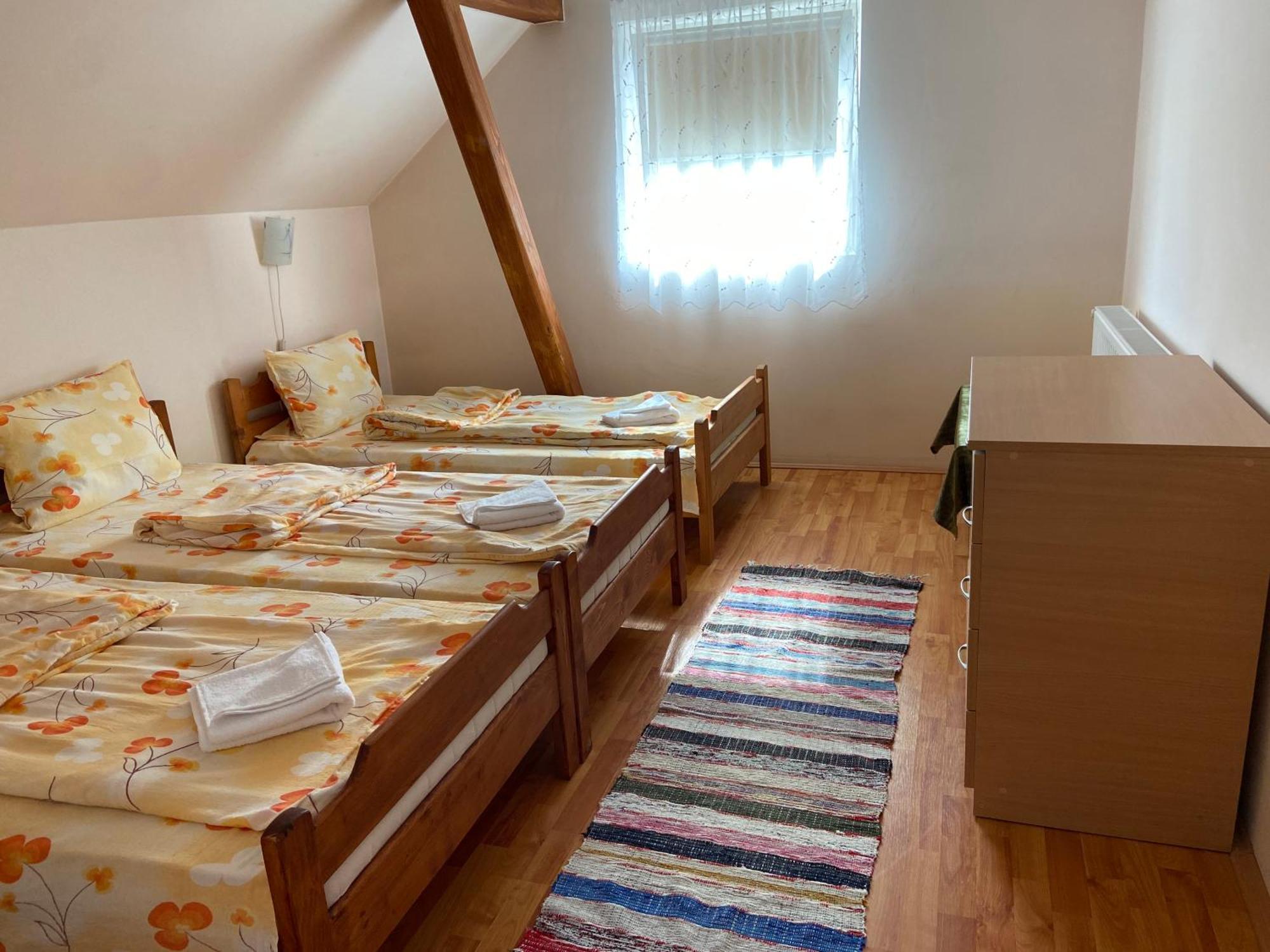 Balázs Vendégház Lupeni  Extérieur photo